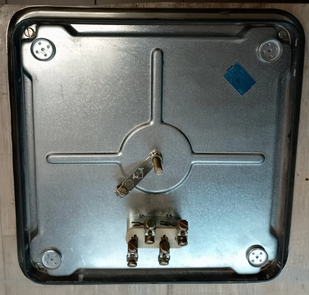 PLOTNA ELEKTRICKÁ 4 Kw ČTVERCOVÁ 30x30 cm